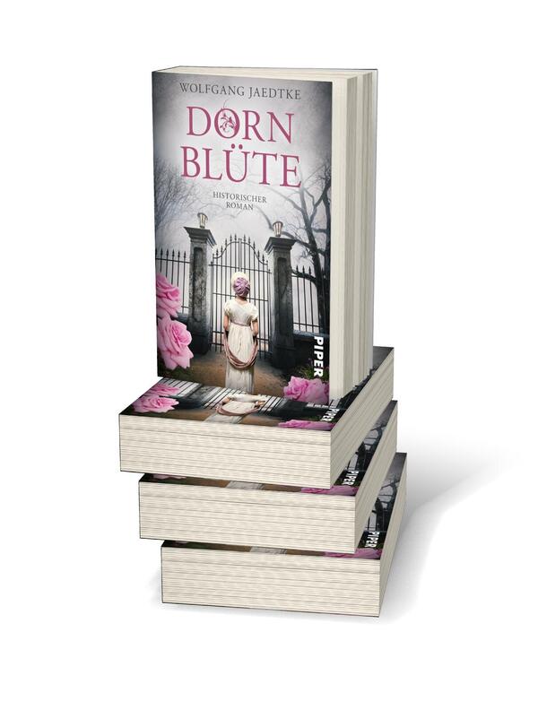Bücherstapel des Buches „Dornblüte“