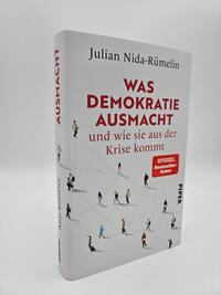 Außenansicht des Buches „Was Demokratie ausmacht – und wie sie aus der Krise kommt“