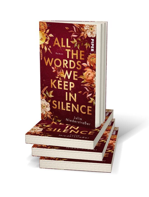 Bücherstapel des Buches „All the Words we keep in Silence“