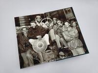 Innenansicht des Buches „First Overland. Als Erste im Land Rover 18.000 Meilen von London nach Singapur“