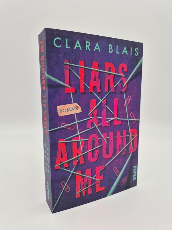 Außenansicht des Buches „Liars all around me“