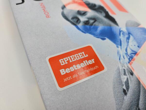 Außenansicht des Buches „Zebras im Schnee“