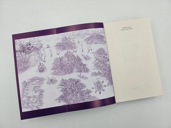 Außenansicht des Buches „All the Tides of Fate“