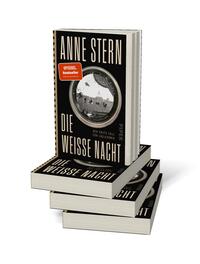 Bücherstapel des Buches „Die weiße Nacht“