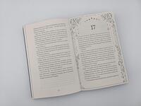 Außenansicht des Buches „Her Dark Power“