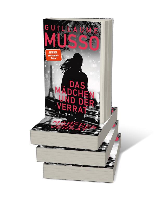Bücherstapel des Buches „Das Mädchen und der Verrat“