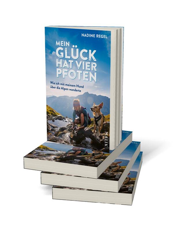 Bücherstapel des Buches „Mein Glück hat vier Pfoten“