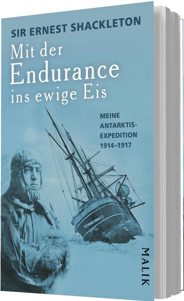 Das Buchcover zeigt einen historischen Schwarz-Weiß-Abdruck eines Mannes in warmer Kleidung und ein Schiff, die „Endurance“, das sich in eisigem Wasser befindet. Der Hintergrund ist in einem blassen Blauton gehalten, der die kühle Atmosphäre der Antarktis vermittelt. Der Titel „Mit der Endurance ins ewige Eis“ steht in klarer, großer Typografie in Weiß und Grau. Untertitel und Autorennamen sind ebenfalls in gut lesbarer Schrift platziert.