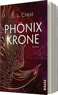 Das Buchcover zeigt einen tiefrot-violetten Hintergrund mit goldenen Elementen, die einen stilisierten Phönix darstellen. Die Flügel des Phönix sind detailliert gezeichnet und verleihen dem Cover eine dynamische, edle Atmosphäre. Der Titel „PHÖNIX KRONE“ ist in großen, weißen Buchstaben prominent platziert, gefolgt von dem Untertitel „Roman“. Oben steht der Autorenname „S. L. Crest“ in kleinerer Schrift.