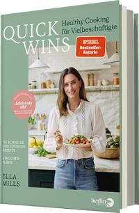 Das Buchcover zeigt eine helle, mintgrüne Hintergrundfarbe. Oben links hebt sich in großen, weißen Buchstaben der Titel „QUICK WINS“ ab. Darunter steht in kleinerer Schrift „Healthy Cooking für Vielbeschäftigte“. Eine junge Frau mit langen, offenen Haaren sitzt am Tisch, hält eine Schüssel mit frischem Gemüse und lächelt. Unten links befindet sich ein rotes, kreisförmiges Label mit dem Text „deliciously ella“. Rechts steht in goldenen Buchstaben „SPIEGEL Bestseller-Autorin“. Darunter steht der Name der Autorin „ELLA MILLS“ in kleinerer Schrift.