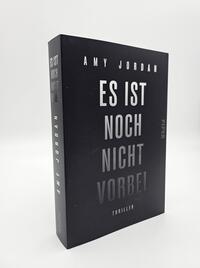 Außenansicht des Buches „Es ist noch nicht vorbei“
