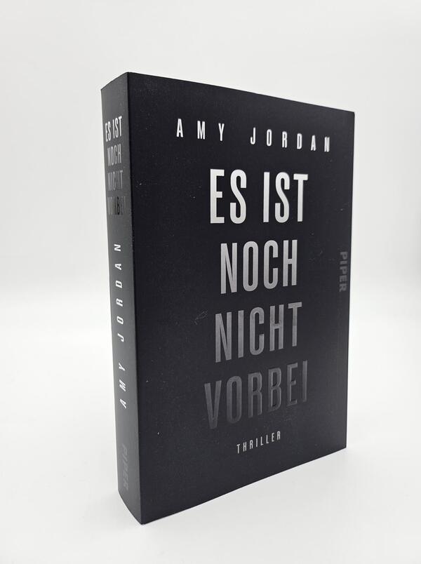 Außenansicht des Buches „Es ist noch nicht vorbei“