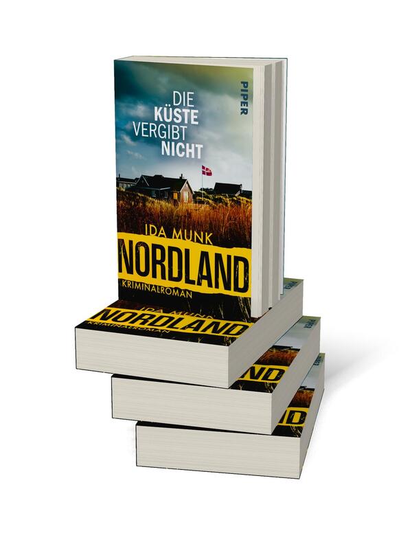 Bücherstapel des Buches „Nordland – Die Küste vergibt nicht“