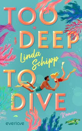 Das Buchcover zeigt einen türkisgrünen Meereshintergrund mit bunten Korallen, Seegras, Fischen und einer Schildkröte; zentral der große Titel TOO DEEP TO DIVE in kräftigen, dreidimensionalen Orange‑Rosé‑Verläufen, dazwischen zwei tauchende Figuren — ein Mann und eine Frau — die Händchen halten. Der Autorenname „Linda Schipp“ erscheint in gelber Handschrift, unten rechts das Wort „Roman“ in Rosa.