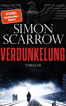 Das Buchcover zeigt eine düstere, schwarz-weiße Szenerie mit einem schneebedeckten Weg und einer geheimnisvollen Figur in einem langen, dunklen Mantel. Im Hintergrund ist ein stilisiertes Wehrmachtszeichen zu sehen. Der Titel „VERDUNKELUNG“ ist in auffälligem Rot gehalten, während der Autorenname „SIMON SCARROW“ in Weiß darüber steht. Der Zusatz „THRILLER“ befindet sich am unteren Rand in kleinerer Schrift. Die Atmosphäre wirkt spannend und bedrohlich.