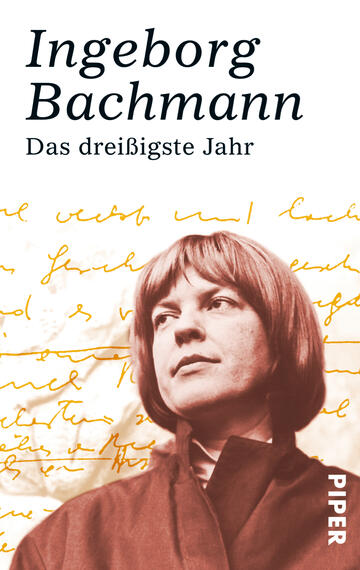 Das Buchcover zeigt ein portraitartiges Bild von Ingeborg Bachmann, in sepiafarbenen Tönen gehalten, das ihren nachdenklichen Ausdruck einfängt. Der Hintergrund enthält eine maschinengetippte Schrift, die an persönliche Notizen erinnert und in sanften Gelbtönen leuchtet. Der Titel „Das dreißigste Jahr“ ist in einer klaren, eleganten Schriftart in Schwarz über dem Bild platziert, während der Autorename „Ingeborg Bachmann“ in größerer Schrift darüber steht. Am unteren Rand ist das Verlagslogo „PIPER“ sichtbar.