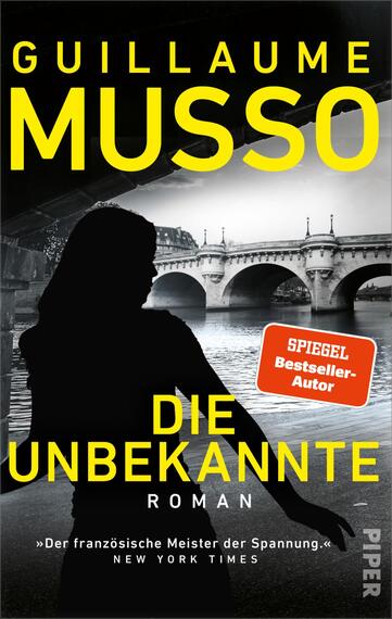 Das Buchcover zeigt eine schattenhafte Silhouette einer Frau vor einer malerischen Brücke, die von einem Gewässer umgeben ist. Der Hintergrund ist in dunklen Tönen gehalten, während der Titel „DIE UNBEKANNTE“ in kräftigen Gelb- und Weißtönen hervorsticht. Der Name des Autors „GUILLAUME MUSSO“ steht prominent oben in großen, gelben Buchstaben. Auf dem Cover befindet sich ein rotes Qualitätssiegel mit dem Text „SPIEGEL Bestseller-Autor“. Die Atmosphäre vermittelt Spannung und Geheimnis.