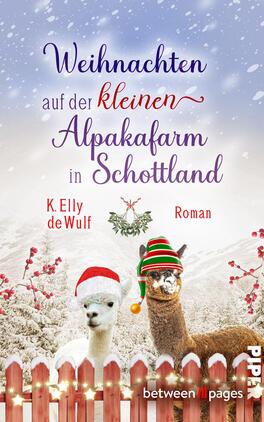 Snowy Skye – Weihnachten auf der kleinen Alpakafarm in Schottland Das Buchcover zeigt zwei Alpakas in winterlicher Atmosphäre, die festliche Weihnachtsmützen tragen. Der Hintergrund ist schneebedeckt mit einem sanften, grauen Himmel, der eine besinnliche Stimmung vermittelt. Über den Alpakas steht der Titel „Weihnachten auf der kleinen Alpakafarm in Schottland“ in einer verspielten Schrift, wobei „kleinen“ hervorgehoben ist. Unten rechts befindet sich der Autorennamen K. Elly deWulf in einer klaren, lesbaren Schrift. Der gesamte Coverdesign strahlt eine fröhliche und gemütliche Weihnachtsstimmung aus.
