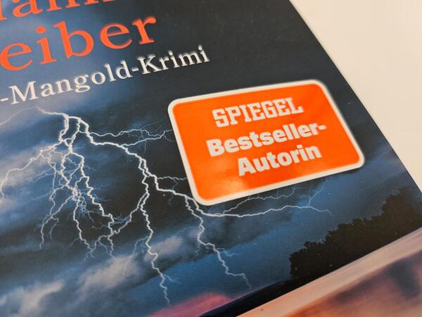 Außenansicht des Buches „Verdammte Weiber“