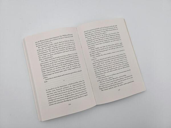 Innenansicht des Buches „Aufbruch der Störche“