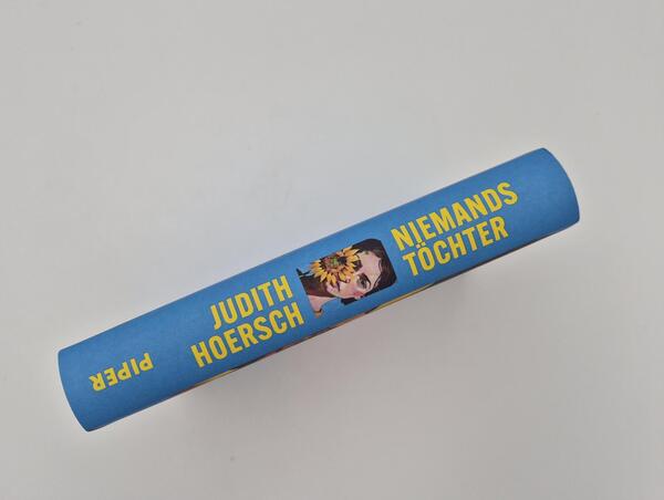 Außenansicht des Buches „Niemands Töchter“