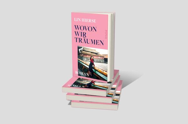 Bücherstapel des Buches „Wovon wir träumen“