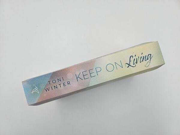 Außenansicht des Buches „Keep on Living“