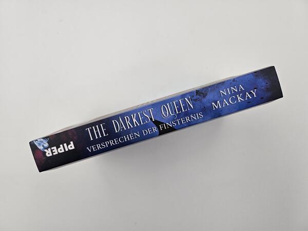 Außenansicht des Buches „The Darkest Queen“