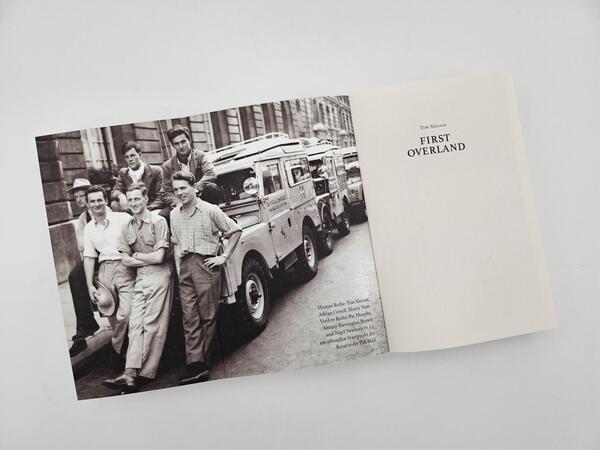 Außenansicht des Buches „First Overland. Als Erste im Land Rover 18.000 Meilen von London nach Singapur “