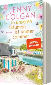 Das Buchcover zeigt eine idyllische Küstenlandschaft mit bunten Häusern und einem klaren Wasserlauf. Oben dominieren sanfte Pastelltöne, während am Rand florale Motive in Pink und Lila zu sehen sind. Der Titel „In unseren Träumen ist immer Sommer“ ist in großem, gelbem Schriftzug platziert, während der Autorennamen „JENNY COLGAN“ in pinker Farbe daraufsteht. Ein rotes Kästchen mit der Aufschrift „SPIEGEL Bestseller“ hebt sich kontrastreich ab. Die Atmosphäre vermittelt ein Gefühl von Sommerfrische und Idylle.