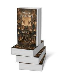Bücherstapel des Buches „Das Buch, das dem Feuer widerstand“