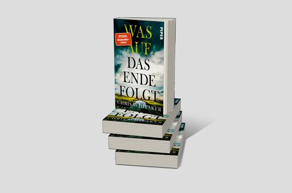 Bücherstapel des Buches „Was auf das Ende folgt“