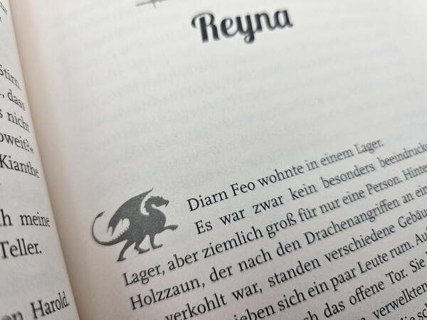 Außenansicht des Buches „Can’t Spell Treason Without Tea“