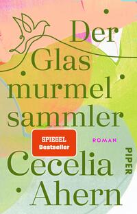 Das Buchcover zeigt einen bunten, abstrakten Hintergrund in sanften Farben wie Rosa, Grün und Beige. In der Mitte steht der Titel „Der Glasmurmelsammler“ in großer, grüner, verspielter Schrift. Darunter folgt der Autorenname „Cecelia Ahern“ in einer eleganten, schmalen Schrift. In einem roten Kästchen ist der Hinweis „SPIEGEL Bestseller“ platziert, gefolgt von der Bezeichnung „Roman“ in lila. Eine stilisierte Taube ist ebenfalls in das Design integriert, was eine poetische Atmosphäre vermittelt.