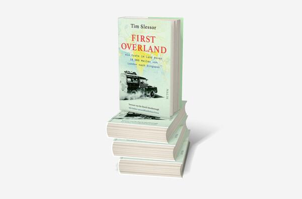 Bücherstapel des Buches „First Overland. Als Erste im Land Rover 18.000 Meilen von London nach Singapur “