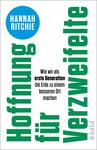 Das Buchcover zeigt einen klaren, modernen Stil mit einem großen, blauen Kreis in der oberen Mitte, der den Namen „Hannah Ritchie“ trägt. Darunter steht in auffälliger grüner Schrift der Titel „Hoffnung für Verzweifelte“, gefolgt von dem Untertitel „Wie wir als erste Generation die Erde zu einem besseren Ort machen“ in schwarzer, kleinerer Schrift. Der Hintergrund ist weiß, was die Farben betont und eine aufgeräumte, optimistische Atmosphäre vermittelt.