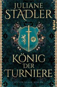 Das Buchcover zeigt einen tiefgrünen, eleganten Hintergrund, der mit floralem Muster verziert ist. Im Mittelpunkt steht ein Schild, auf dem ein Schwert abgebildet ist, flankiert von einem Löwen und einer Blume. Der Titel „König der Turniere“ ist in goldenen, geschwungenen Lettern am unteren Rand platziert. Oben ist der Name der Autorin „Juliane Stadler“ in ebenfalls goldener Schrift zu sehen. Das Cover vermittelt eine historische und majestätische Atmosphäre.