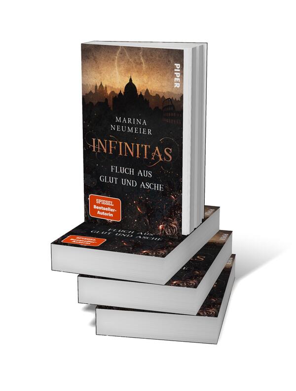 Bücherstapel des Buches „Infinitas – Fluch aus Glut und Asche“