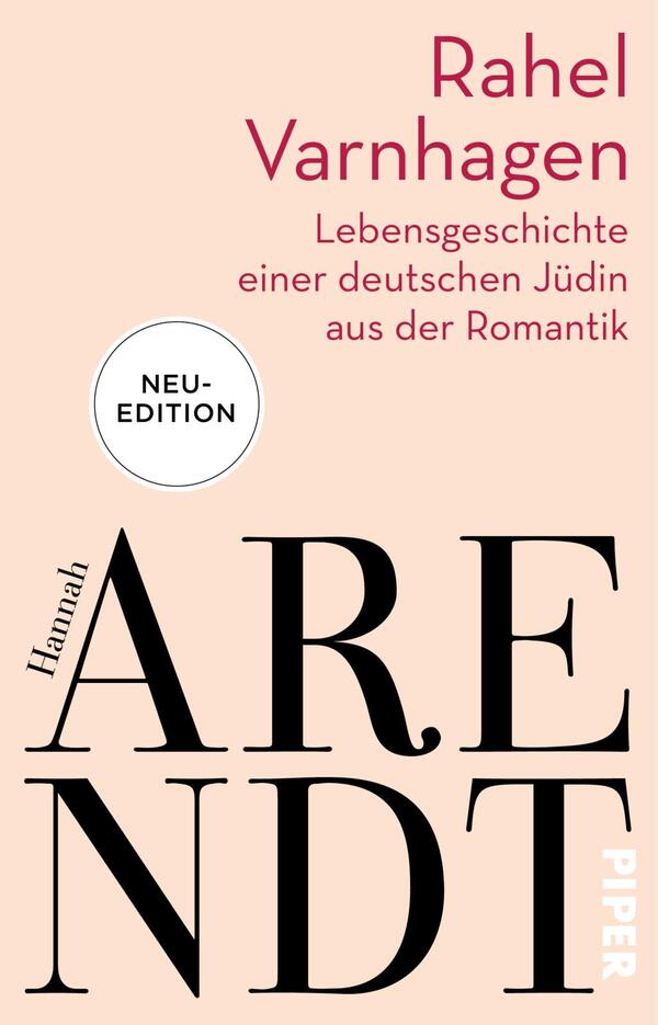 Das Buchcover zeigt einen weichen, hellen rosafarbenen Hintergrund. Im oberen Bereich sind die Namen „Rahel Varnhagen“ in einer eleganten, roten Schrift und der Untertitel „Lebensgeschichte einer deutschen Jüdin aus der Romantik“ in kleinerer, schwarzer Schrift platziert. Im unteren Coverbereich steht der Name „Hannah Arendt“ in großer, markanter, schwarzer Typografie. In der oberen linken Ecke befindet sich ein runder, weißer Button mit dem Text „NEU-EDITION“. Das Verlagssignet ist dezent in der unteren rechten Ecke zu sehen.