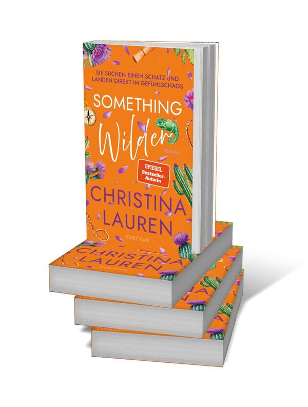 Bücherstapel des Buches „Something Wilder – Sie suchen einen Schatz und landen direkt im Gefühlschaos“