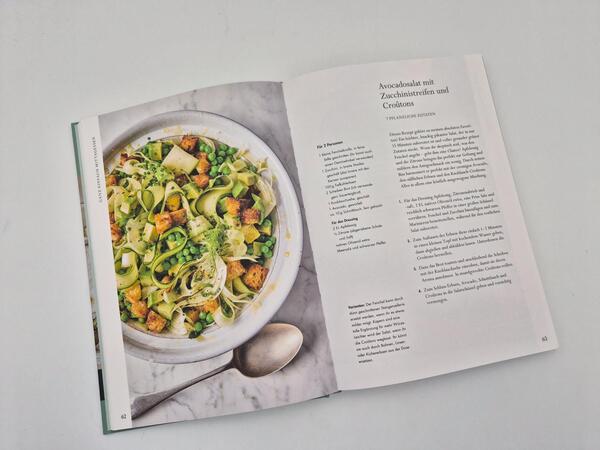 Außenansicht des Buches „Deliciously Ella – QUICK WINS   “