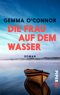 Das Buchcover zeigt eine stimmungsvolle, neblige Wasseroberfläche, die den Eindruck von Ruhe und Mystik vermittelt. Im Vordergrund befindet sich ein Holboot, das sanft auf dem Wasser schwimmt. Der Himmel erstrahlt in einem sanften Blau, während der Titel „DIE FRAU AUF DEM WASSER“ in großen, auffälligen roten Buchstaben hervorsticht. Der Name der Autorin, Gemma O’Connor, ist in schwarzer Schrift über dem Titel platziert. Unter dem Titel ist das Wort „Roman“ in kleinerer, schlichter Schrift abgedruckt.