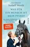 Das Buchcover zeigt eine Frau, die einem schwarzen Pferd einen Apfel anbietet. Im Hintergrund ist ein heller, blauer Himmel zu sehen, was eine freundliche und einladende Atmosphäre schafft. Der Titel „WAS FÜR EIN MENSCH IST MEIN PFERD?“ ist prominent in großen, weißen Buchstaben platziert. Darunter steht der Untertitel „Diva, Macho, Teufelsbraten: 16 starke Charaktere – und was sie uns lehren“ in kleinerer Schrift. In der oberen linken Ecke befindet sich ein rotes Label mit der Aufschrift „SPIEGEL Bestseller“. Das Verlagslogo „PIPER“ erscheint am rechten Rand.
