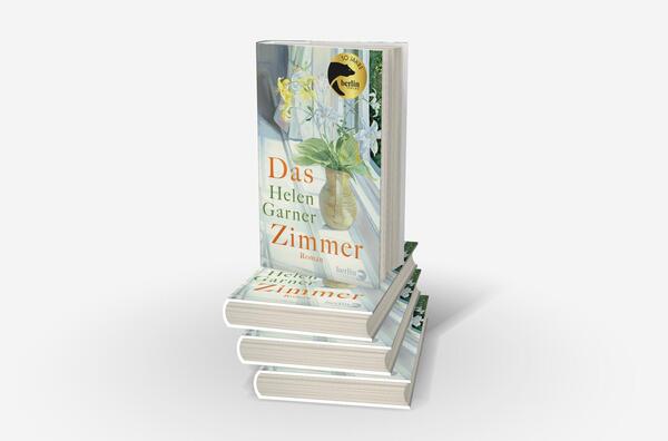Bücherstapel des Buches „Das Zimmer“