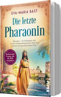 Das Buchcover zeigt eine farbenfrohe Darstellung von Kleopatra, die in einem eleganten, antiken Gewand posiert. Sie steht vor einer prächtigen Kulisse mit Palmen und Tempeln, die eine historische Atmosphäre schafft. Die Farben sind warm und lebendig, insbesondere Gold- und Erdtöne. Der Titel „Die letzte Pharaohin“ sowie der Autorinnenname „Eva-Maria Bast“ sind prominent in einer stilvollen Schriftart platziert. Ein runder Button in der unteren linken Ecke trägt den Text „Bedeutende Frauen, die die Welt verändern“.