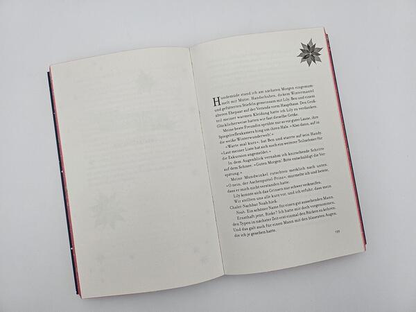 Außenansicht des Buches „A Season of Love and Secrets“