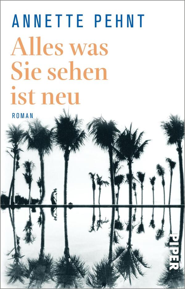 Das Buchcover zeigt eine stilisierte Darstellung von Palmen, deren Schatten sich in einem ruhigen Gewässer spiegeln. Der Hintergrund ist in sanften Grautönen gehalten, während der Titel „Alles was Sie sehen ist neu“ in einer warmen, orangenen Schriftfarbe auffällt. Der Autorenname „ANNETTE PEHNT“ erscheint oben in einem kräftigen Blau. Das Gesamtbild vermittelt eine ruhige, nachdenkliche Atmosphäre, die den Leser zum Eintauchen in die Geschichte einlädt.