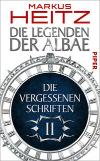 Das Buchcover zeigt ein kunstvolles Design mit einem großen, silbernen Kreis, der an einen Kompass oder eine Uhr erinnert. Im Inneren ist ein blauer Hintergrund mit dem Titel „DIE VERGESSENEN SCHRIFTEN II“ in weißer, markanter Schrift platziert. Darüber steht in rot der Autorennamen „MARKUS HEITZ“ in prägnanter, moderner Typografie. Unterhalb des Kreises ist das Wort „PIPER“ in kleinerer Schrift zu sehen. Die Farbgestaltung und die geschwungenen Elemente vermitteln eine mystische Atmosphäre.
