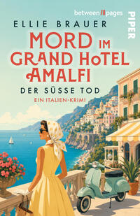 Das Buchcover zeigt eine sonnige Amalfiküste mit pastellblauem Meer, bunten Häusern an steilen Klippen und einer sonnendurchfluteten Hotelterrasse. Im Vordergrund steht eine Frau im retro-gelben Kleid und Kopftuch neben einer mintgrünen Vespa, rote Blumen und eine gelb-weiß gestreifte Markise setzen Akzente. Großflächige, rote Titelschrift „MORD IM GRAND HOTEL AMALFI“, darunter „Der süße Tod“, von Ellie Brauer. Atmosphäre: leicht, nostalgisch mit kriminalistischer Spannung.
