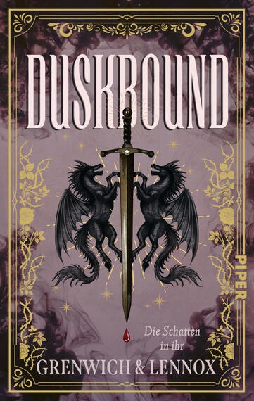 Das Buchcover zeigt auf violett-grauem, marmoriertem Hintergrund ein zentrales goldenes Schwert, an dessen Spitze ein einzelner roter Blutstropfen hängt; links und rechts davon stehen sich zwei schwarze, drachenähnliche, aufgerichtete Wappentiere mit Flügeln gegenüber. Oben großer weißer Titel „DUSKBOUND“, unten Autorenangabe „GREENWICH & LENNOX“ sowie kleiner Untertitel „Die Schatten in ihr“. Goldene, florale Zierornamente rahmen das Motiv.